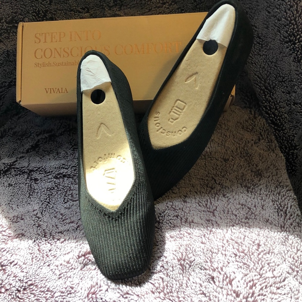 Vivaia Women's Black Flats -square toe